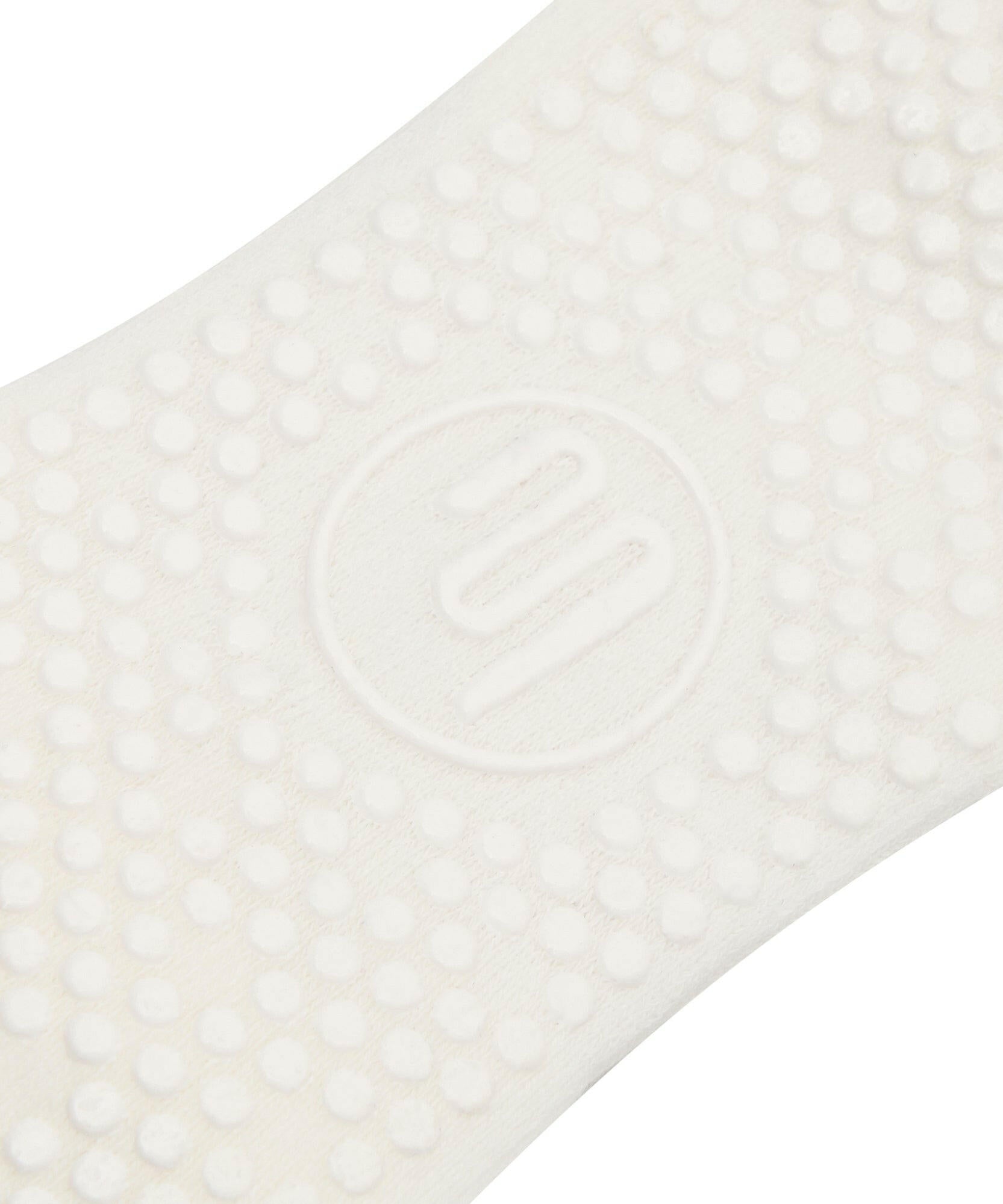 Ivory-colored low rise grip socks with classic design for comfort