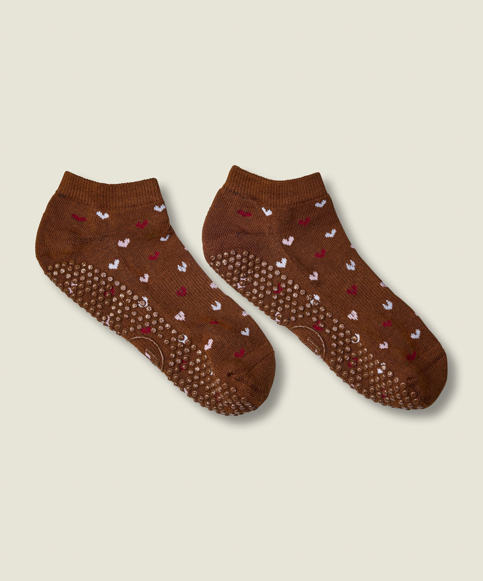 Classic Low Rise Grip Socks - Hearts Aflutter Brown
