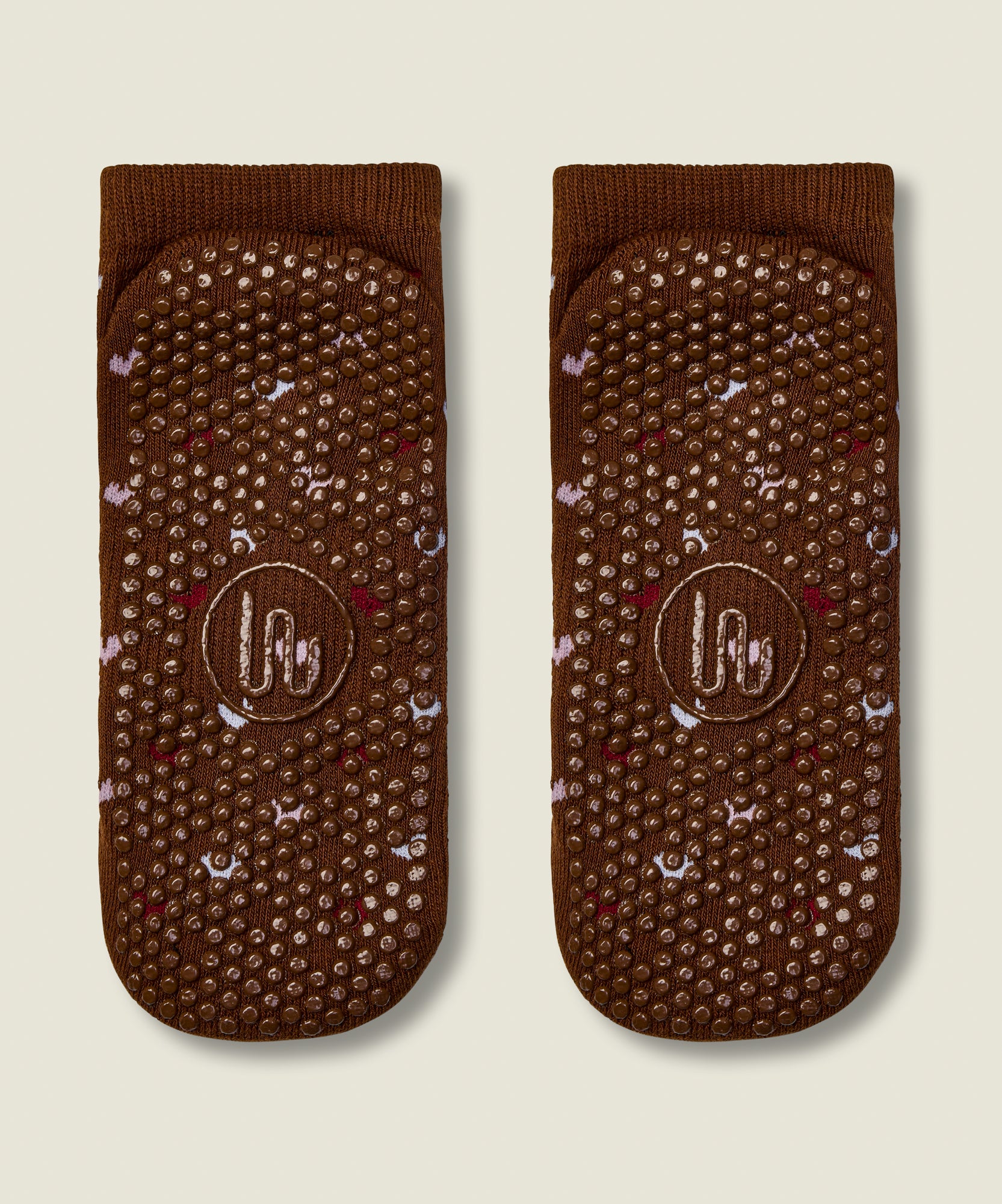 Classic Low Rise Grip Socks - Hearts Aflutter Brown
