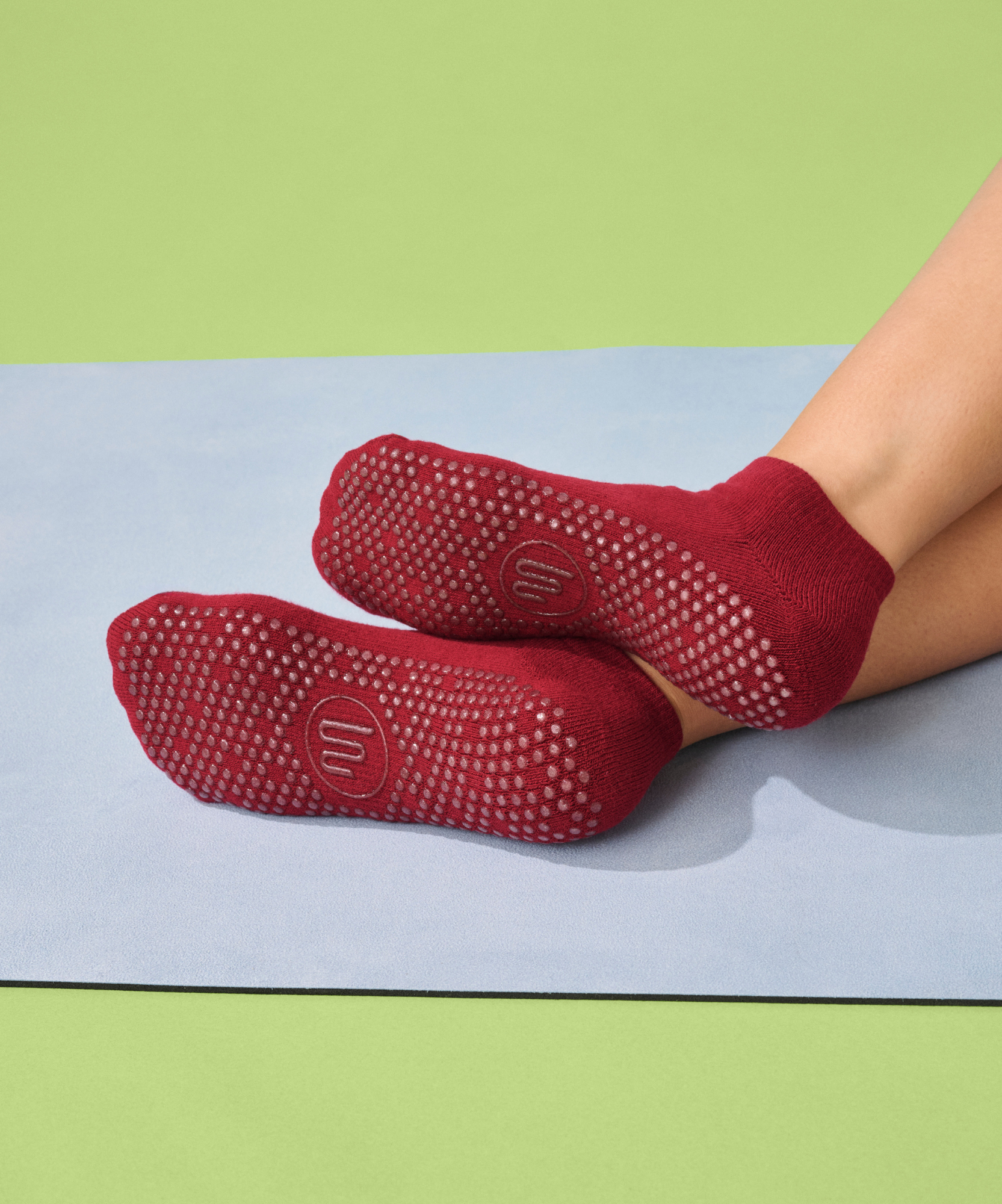 Classic Low Rise Grip Socks - Crimson