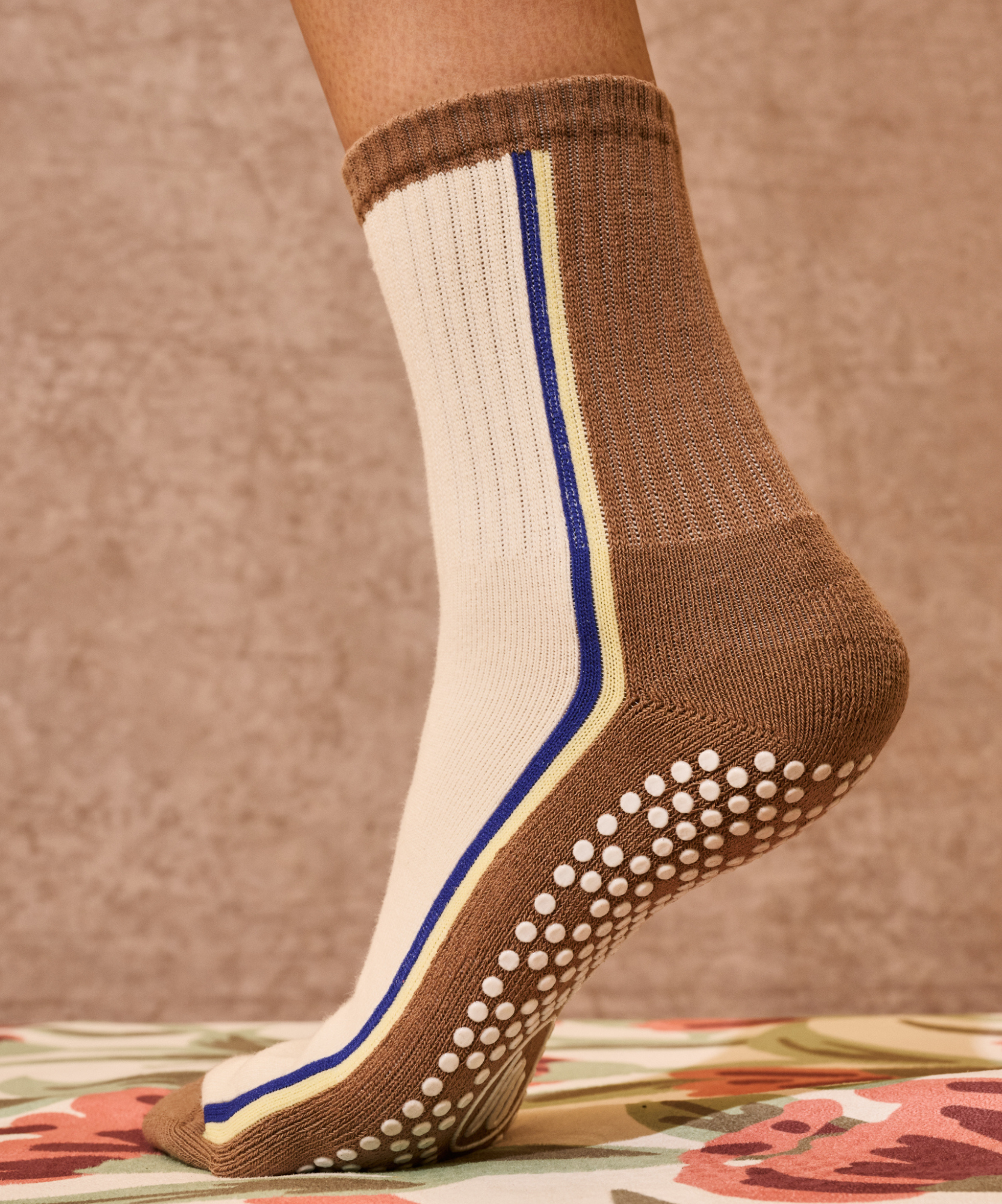 Crew Non Slip Grip Socks - Fluid Bark Brown.