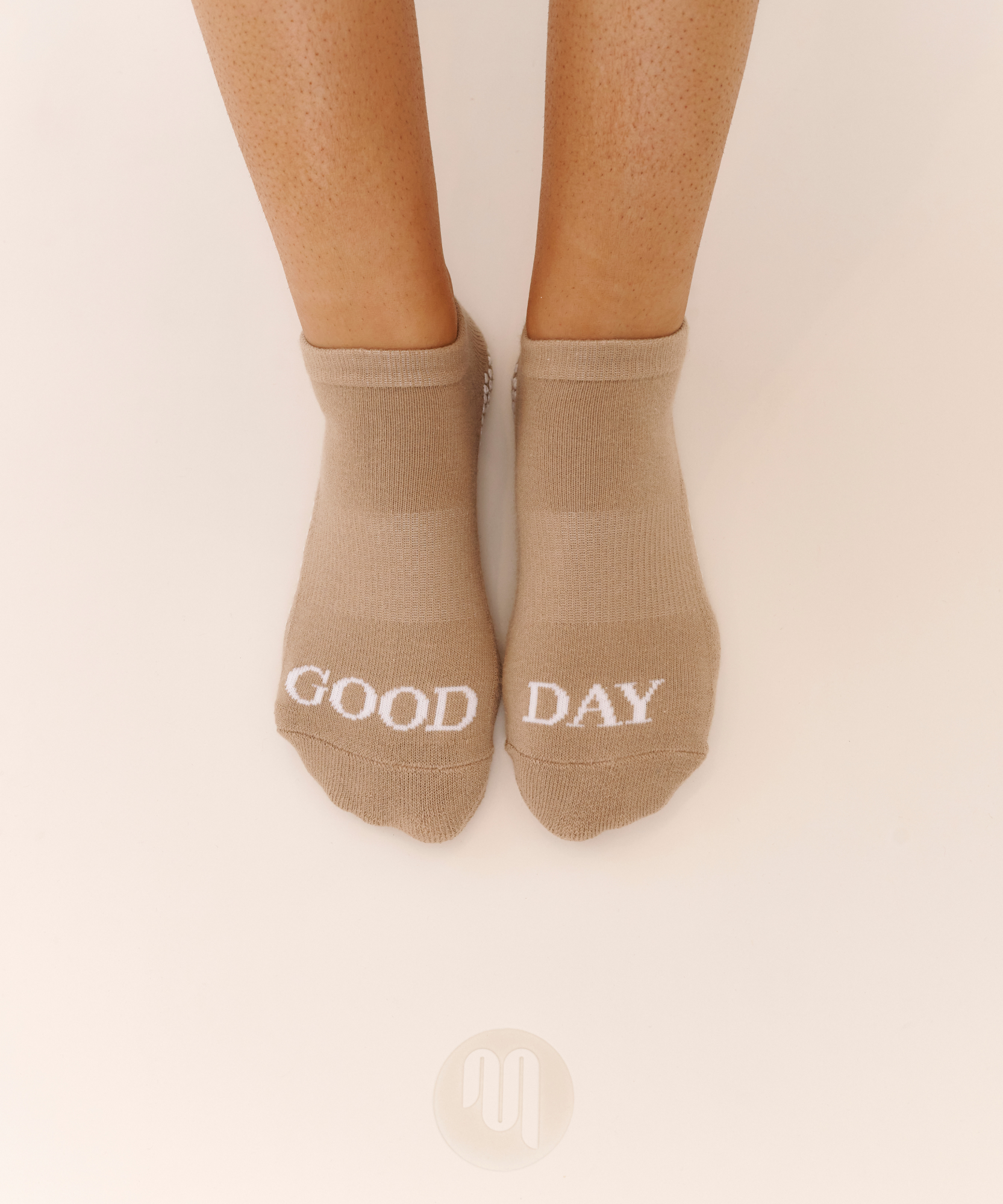 Classic Low Rise Grip Socks - Good Day Beige.