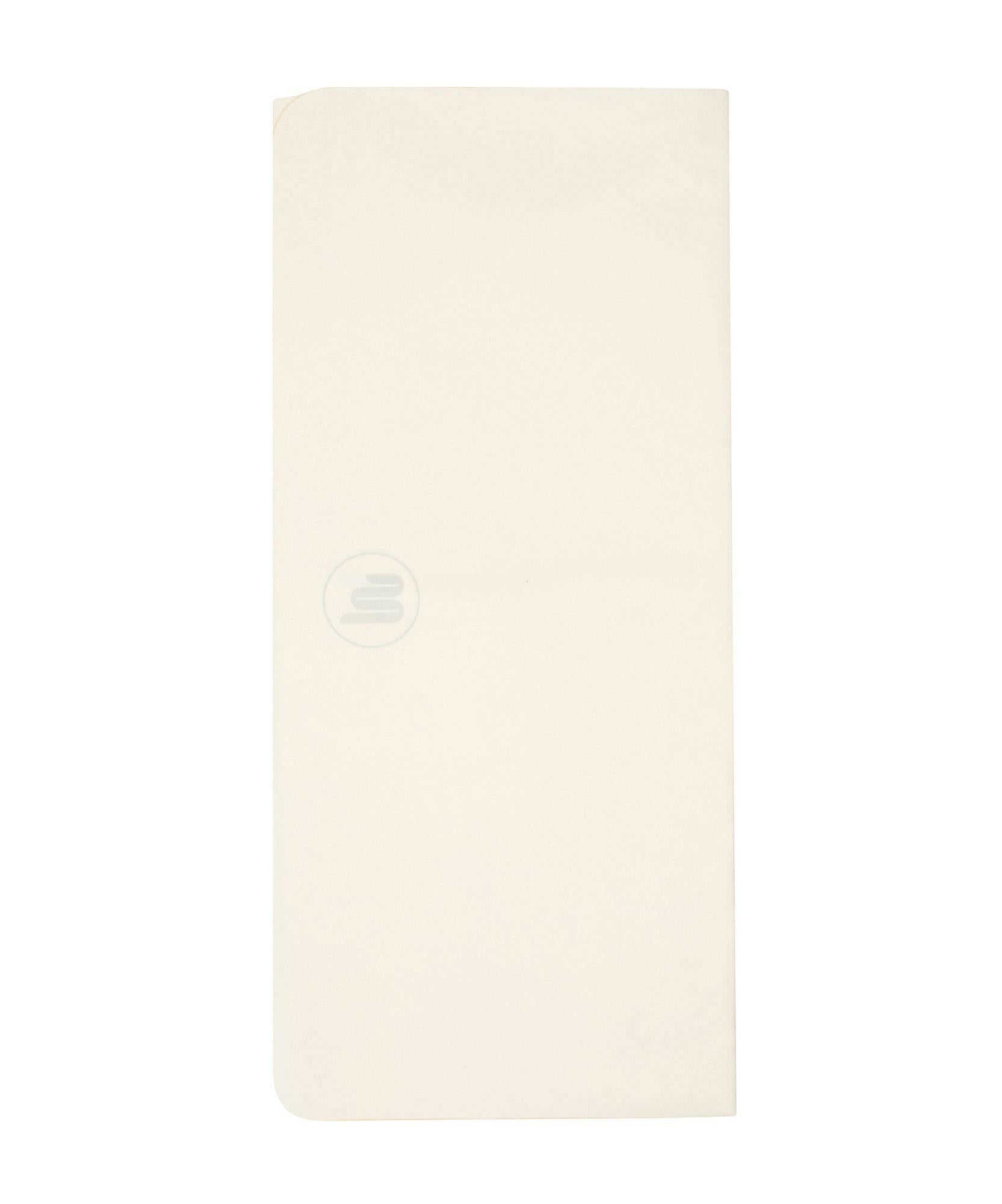 Workout towel in ivory color, made of soft, absorbent material