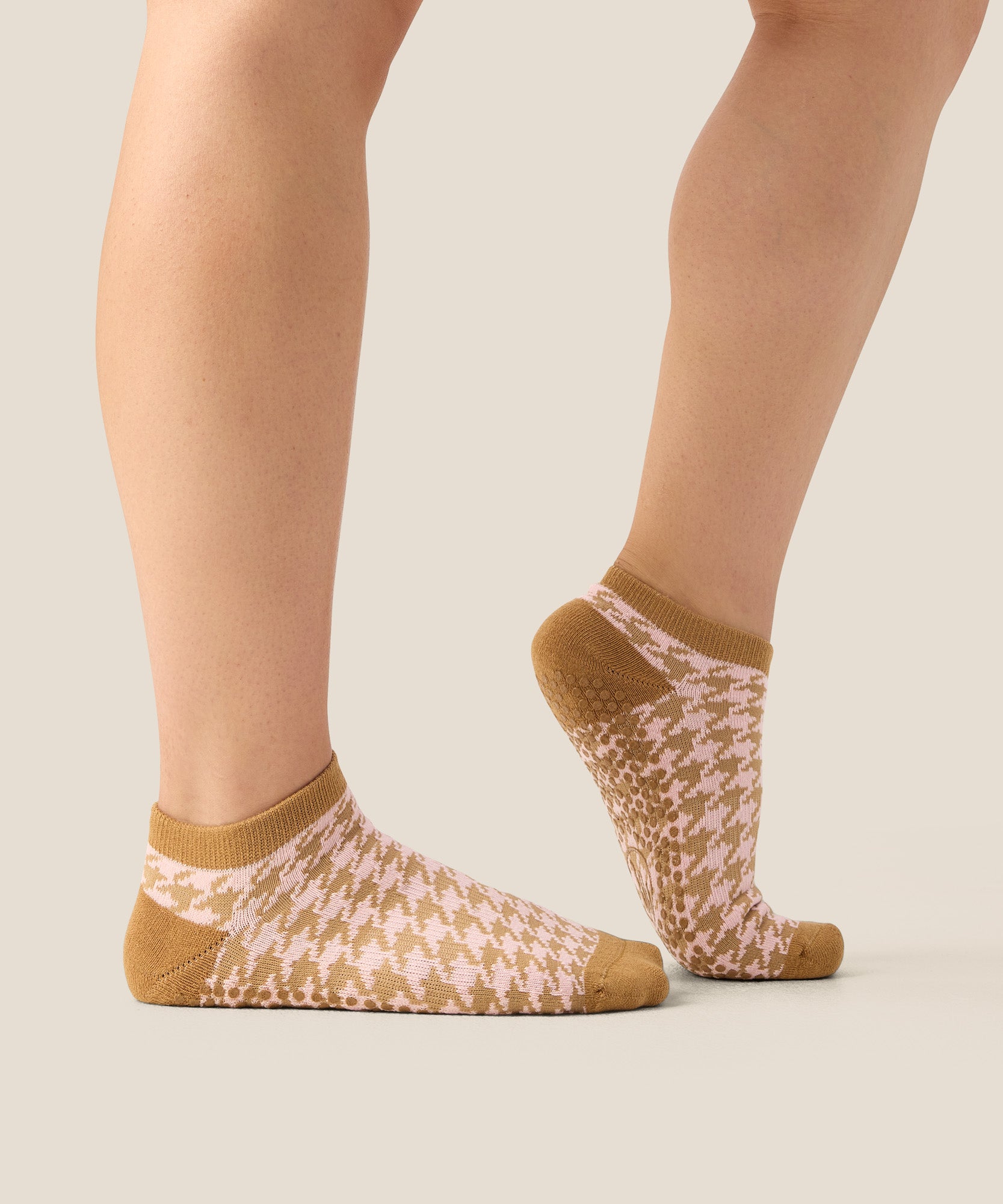 Low Rise Grip Socks - Houndstooth Blush