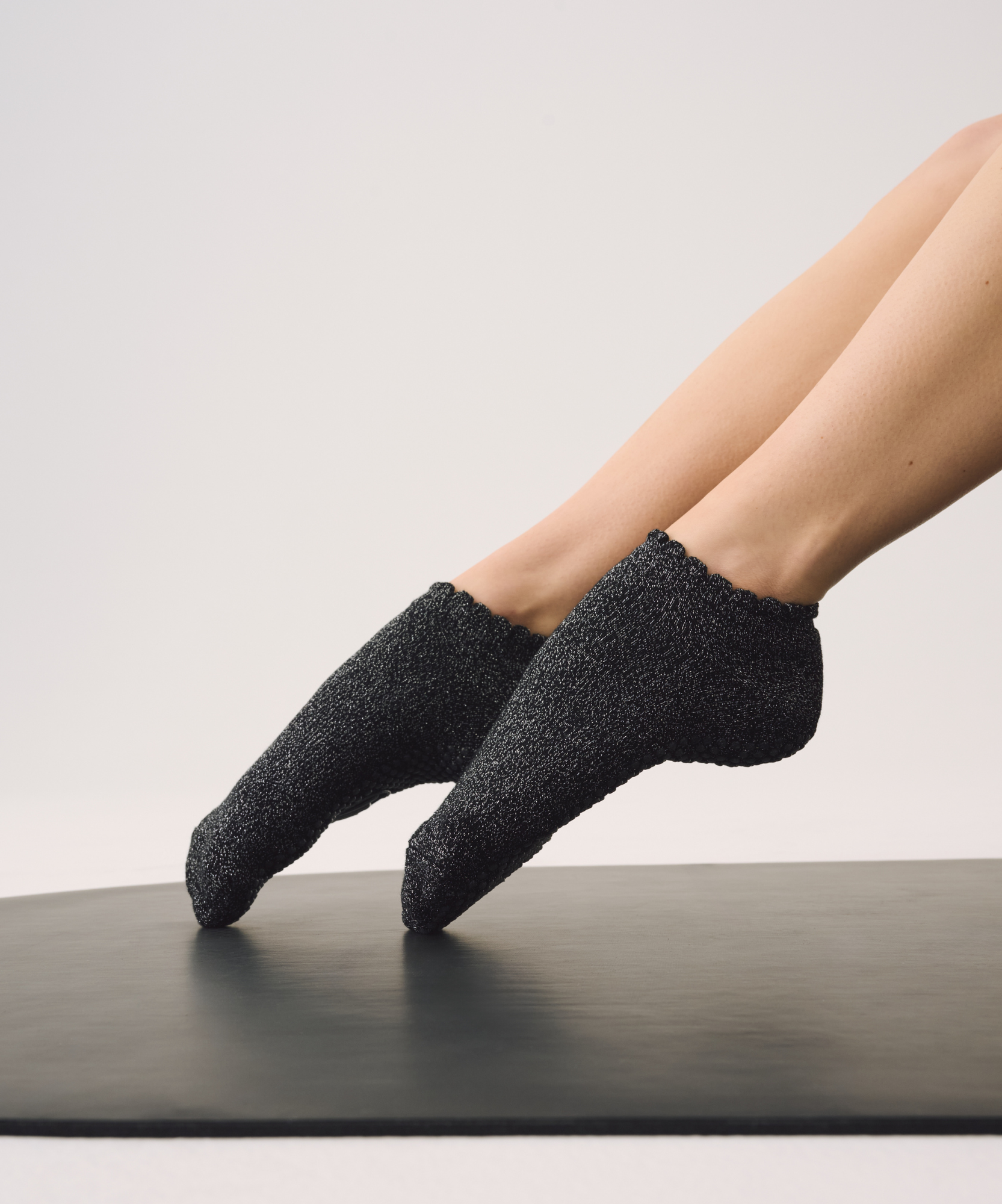 Low Rise Grip Socks - Black Sparkle Frill